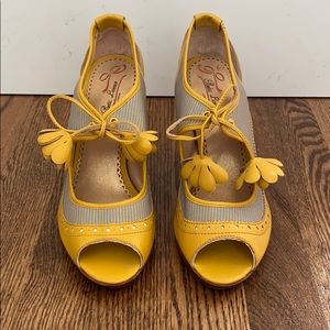 Poetic License peep toe